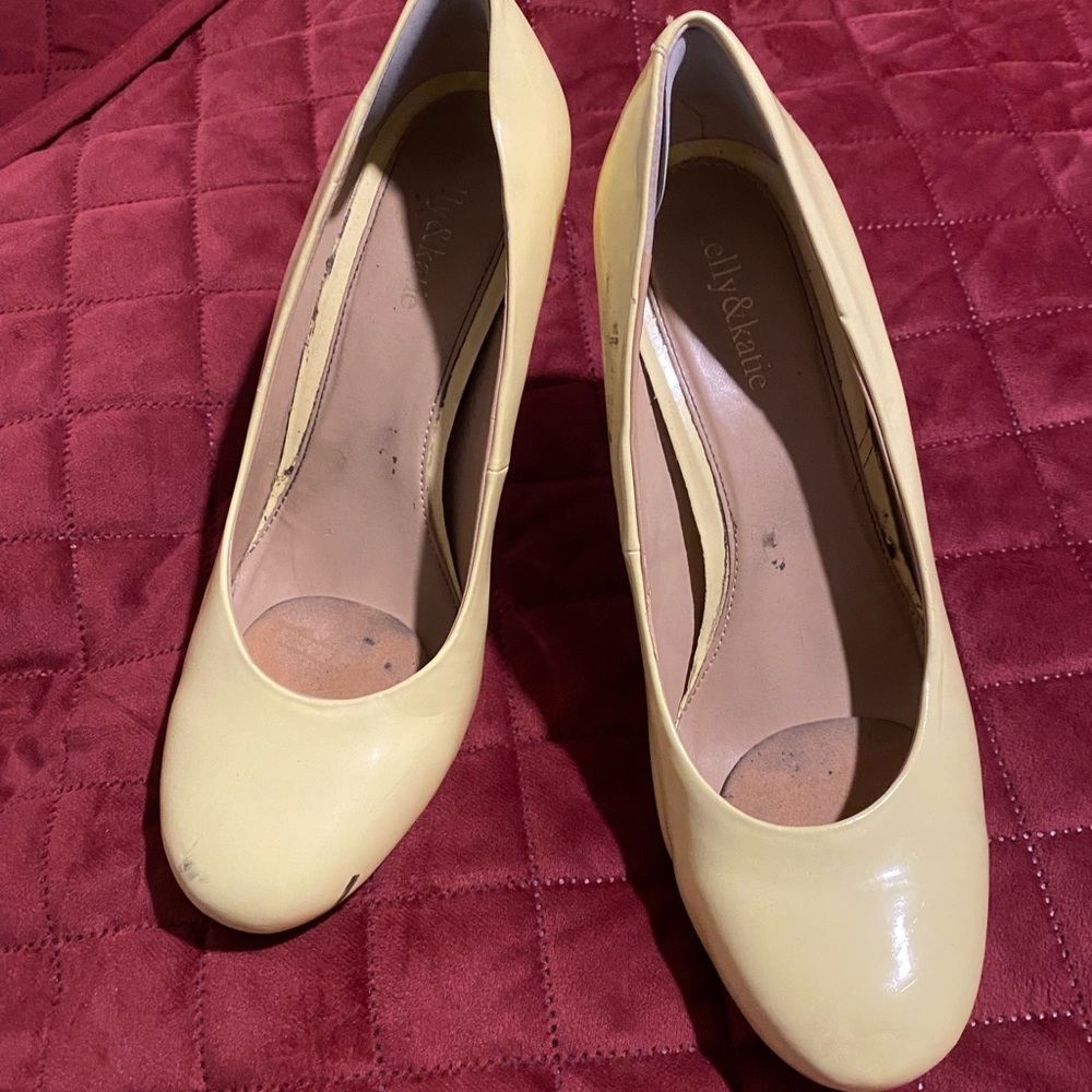 Kelly & Kate yellow pumps size 11